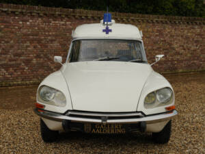 Image 20/50 of Citroën DS 20 Familiale (1973)