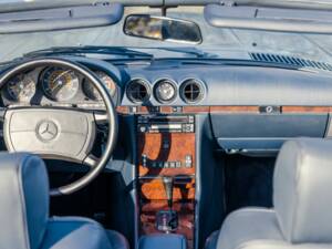 Image 17/50 of Mercedes-Benz 560 SL (1988)