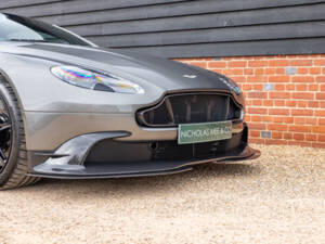 Image 18/66 of Aston Martin Vantage GT8 (2017)