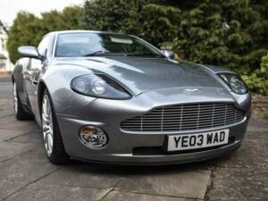 Image 30/38 de Aston Martin V12 Vanquish (2003)