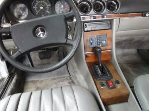 Image 21/49 de Mercedes-Benz 380 SL (1981)