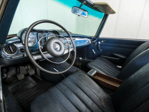 Image 25/50 of Mercedes-Benz 280 SL (1969)