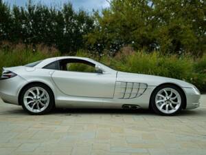 Image 5/50 of Mercedes-Benz SLR McLaren (2005)