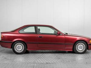 Imagen 12/40 de BMW 325i (1993)