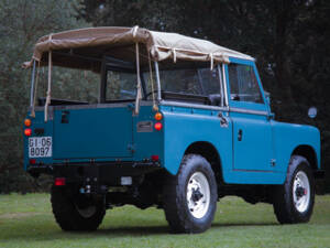 Image 2/48 of Land Rover 88 (1967)