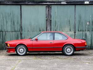 Image 2/18 de BMW M 635 CSi (1985)