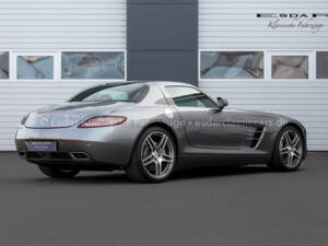 Bild 2/15 von Mercedes-Benz SLS AMG (2011)