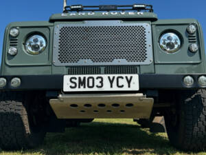 Image 8/62 de Land Rover Defender 90 (2003)