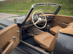 Image 13/19 of Mercedes-Benz 190 SL (1955)