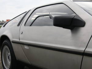 Image 58/92 of DeLorean DMC-12 (1982)