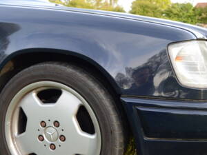Image 18/22 of Mercedes-Benz 300 CE-24 (1993)