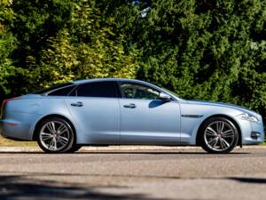 Image 3/8 de Jaguar XJ 5.0 (2010)