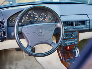 Bild 50/50 von Mercedes-Benz 500 SL (1992)