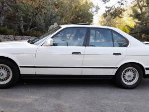 Image 2/54 of BMW 535i (1989)