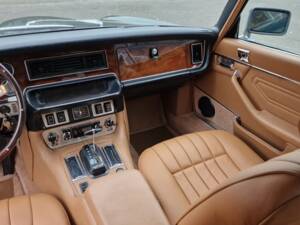 Image 20/30 of Jaguar XJ 6 C 4.2 (1976)