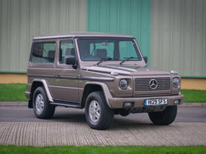 Image 7/30 of Mercedes-Benz 300 GE (SWB) (1991)