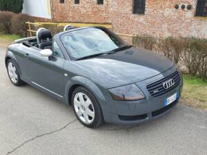 Immagine 8/15 di Audi TT 1.8 T quattro (2001)