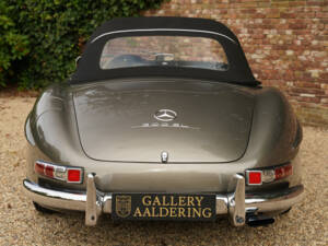 Image 8/50 of Mercedes-Benz 300 SL Roadster (1962)