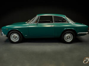 Image 2/20 of Alfa Romeo 2000 GT Veloce (1971)