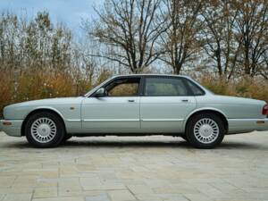 Bild 12/50 von Jaguar XJ 8 Sovereign (1997)