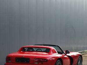 Image 4/61 of Dodge Viper RT&#x2F;10 (1993)