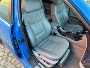 Image 89/100 of BMW 540i Touring (1998)