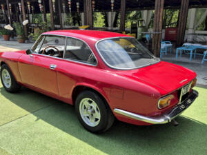 Image 17/50 de Alfa Romeo Giulia GT 1300 Junior (1971)