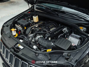 Image 18/50 of Jeep Grand Cherokee 6.4 V8 SRT (2015)