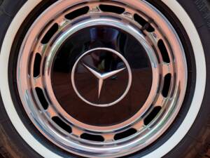 Image 90/188 of Mercedes-Benz 280 SE 3,5 (1971)