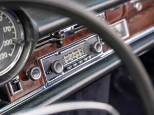 Imagen 12/30 de Mercedes-Benz 280 SE 3,5 (1969)