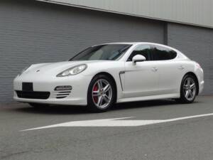Image 1/98 of Porsche Panamera S (2010)