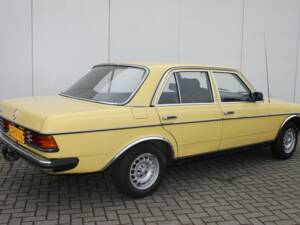 Bild 2/12 von Mercedes-Benz 200 D (1982)