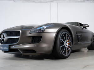 Image 17/33 of Mercedes-Benz SLS AMG (2010)