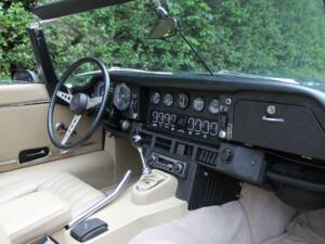 Image 11/18 of Jaguar Type E V12 (1973)