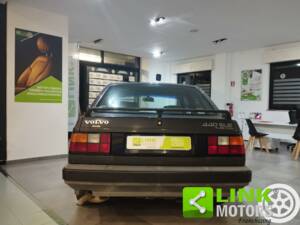Image 9/10 of Volvo 440 (1989)