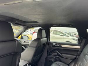 Bild 42/63 von Porsche Cayenne Turbo (2010)