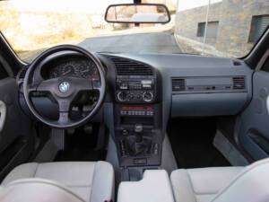Bild 78/92 von BMW 325i (1994)