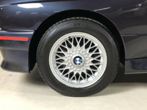 Image 9/28 of BMW M3 (1990)