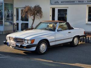 Image 2/7 of Mercedes-Benz 560 SL (1988)