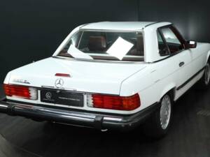 Bild 2/30 von Mercedes-Benz 560 SL (1988)