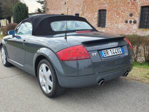 Immagine 4/15 di Audi TT 1.8 T quattro (2001)