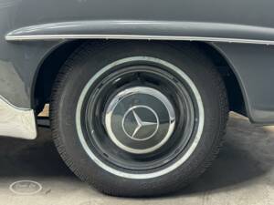 Image 14/37 of Mercedes-Benz 190 SL (1957)