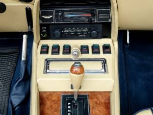 Immagine 15/41 di Aston Martin V8 Volante (1979)