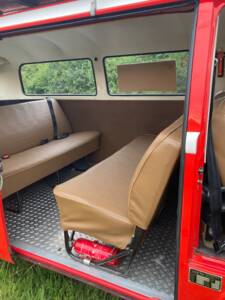 Image 17/25 of Volkswagen T2b minibus (1976)