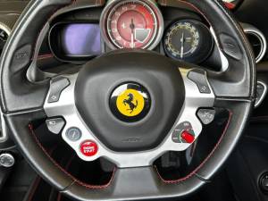 Bild 39/50 von Ferrari California T (2017)
