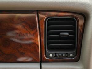 Afbeelding 30/50 van Jaguar XJ6 3.2 (1995)