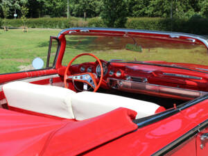 Bild 15/31 von Chevrolet Impala Convertible (1960)