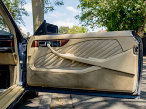 Image 18/50 of Mercedes-Benz 500 SEC (1989)