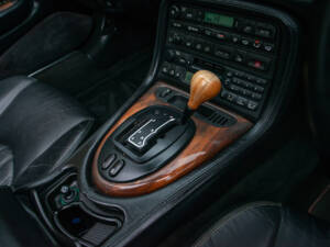 Image 13/20 of Jaguar XKR (2001)