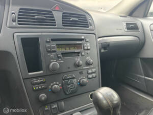Bild 24/40 von Volvo V 70 2.4 (2004)